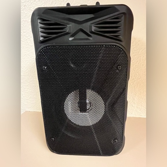 New iLive Tailgate Bluetooth Speaker with microphone included - Picture 4 of 6